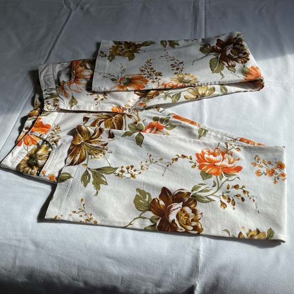 Cream with Multi Colour Floral Print Pant. Waist Size 27” - Picture 8 of 15